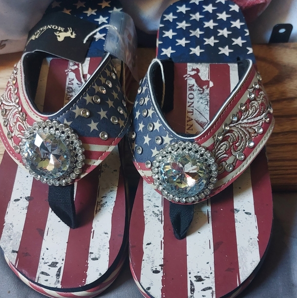 Sandals - Picture 2 of 5